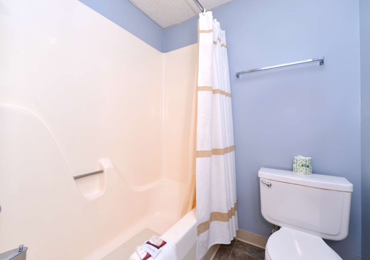 BRANSON ROYAL INN & SUITES — photo 3