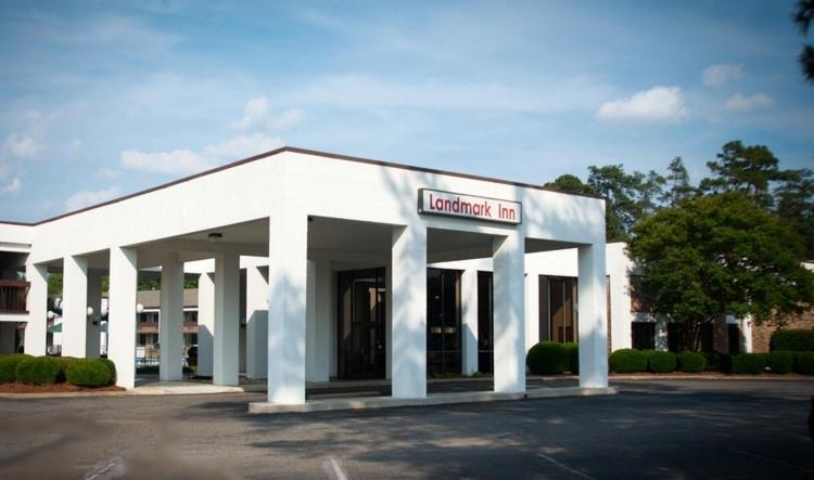 Landmark Inn — photo 1