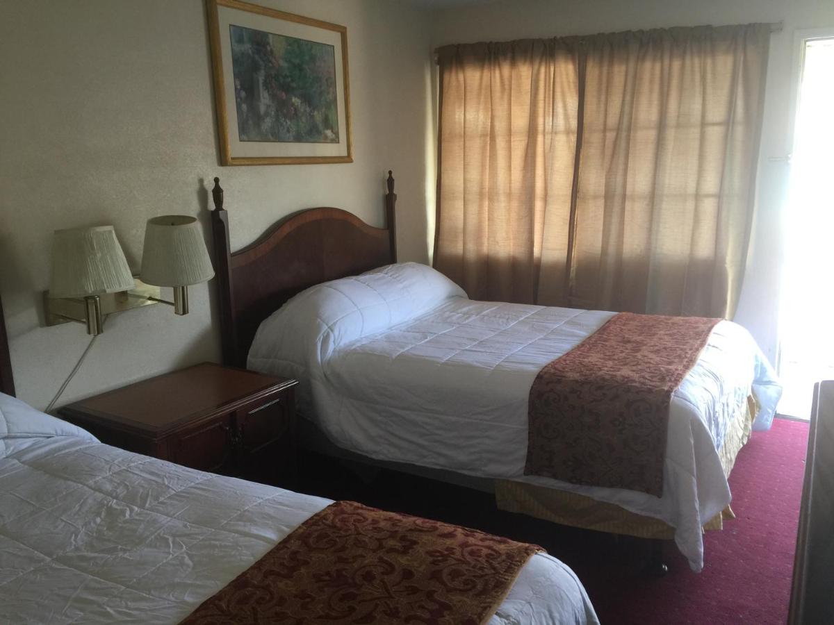 Frontier Motel — photo 1