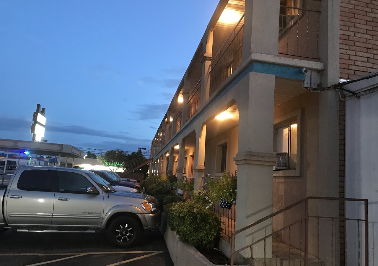 Cactus Inn & Suites — photo 1