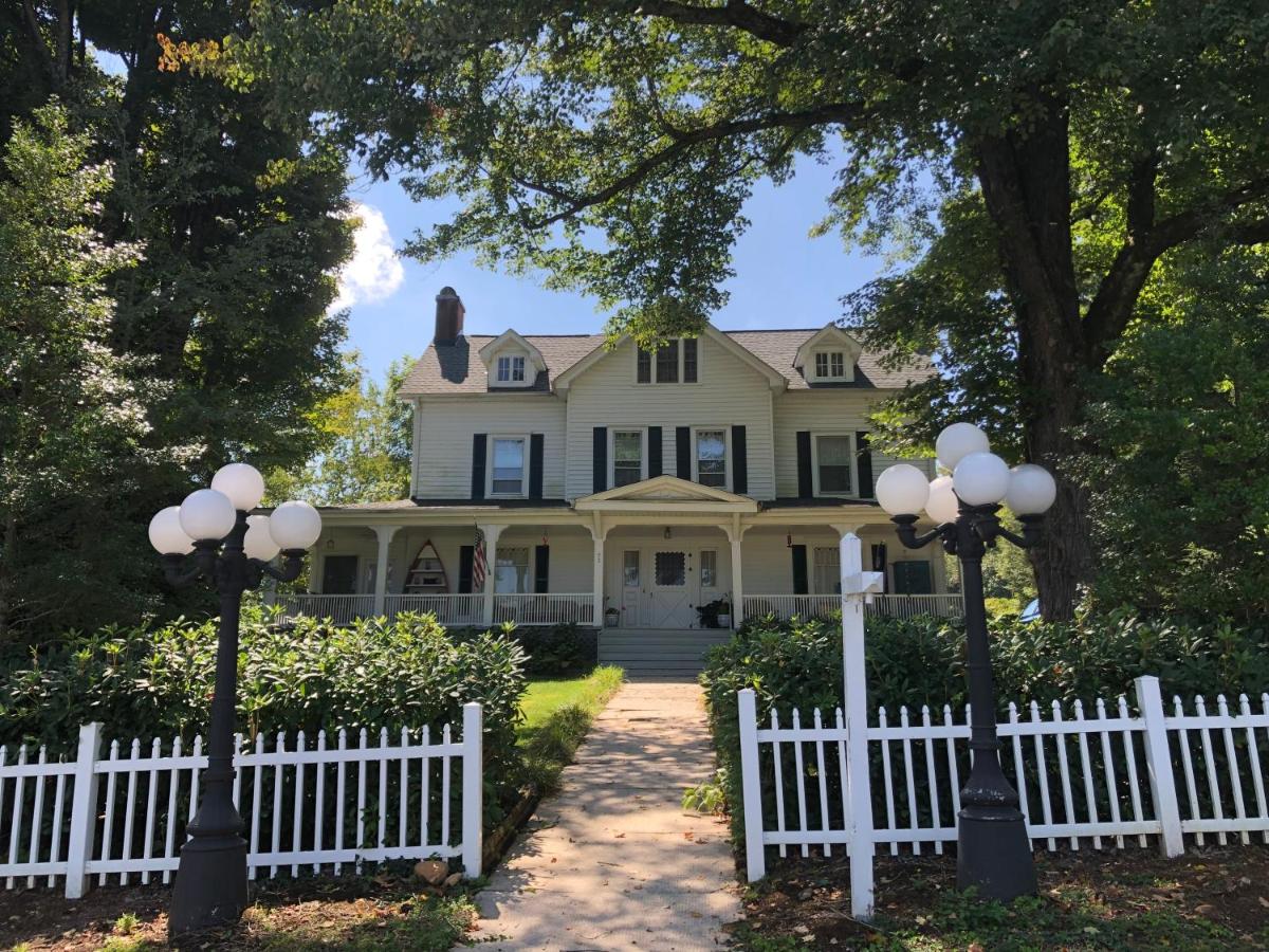 Love Lane Bed & Breakfast — photo 1