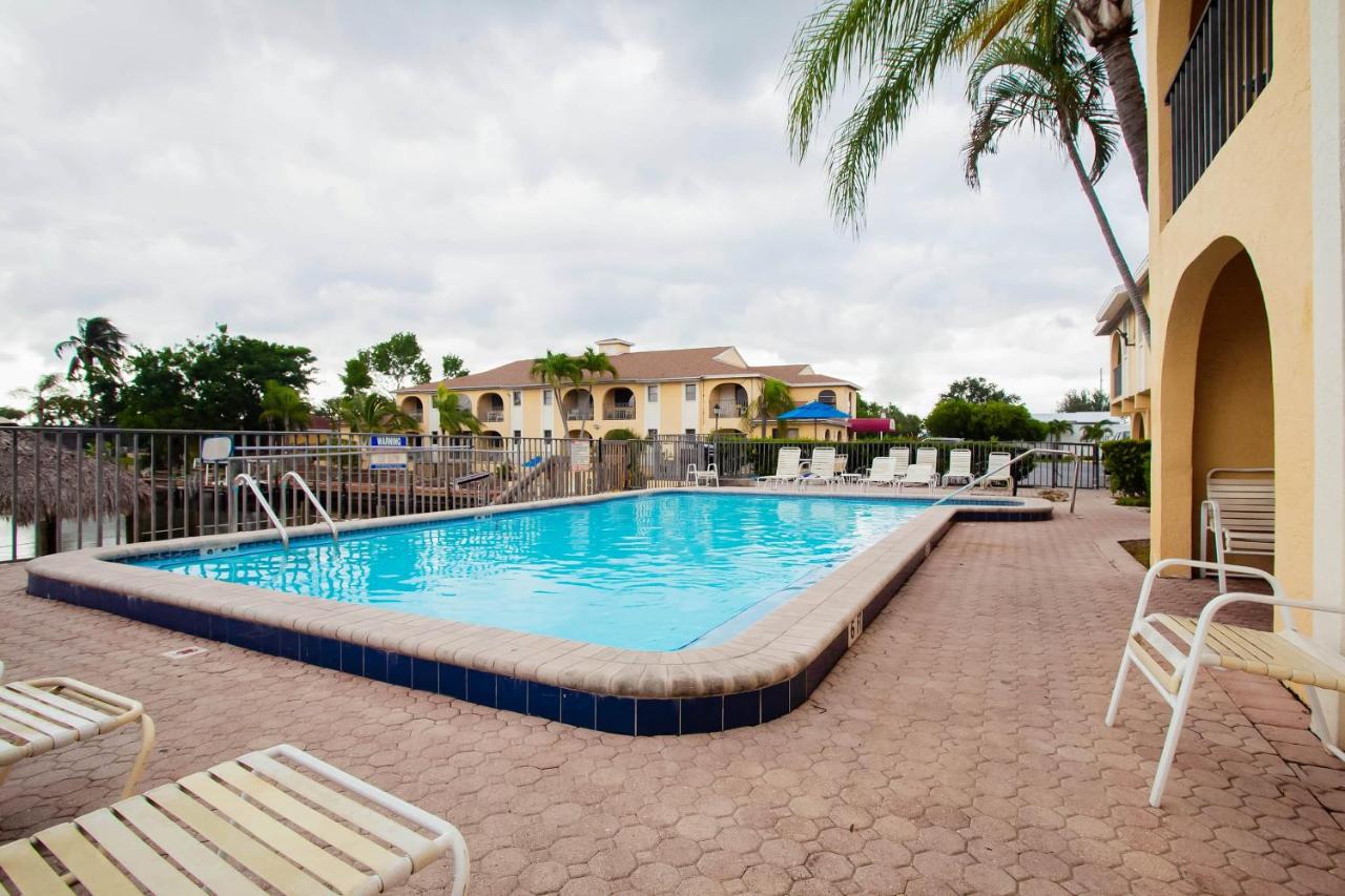 OYO Waterfront Hotel- Cape Coral Fort Myers, FL — photo 1