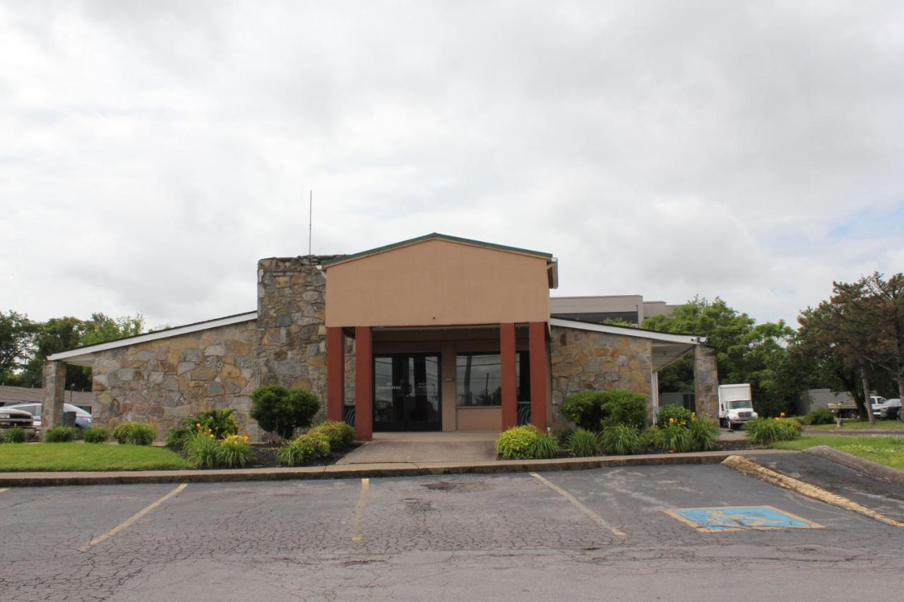 Executive inn — photo 1