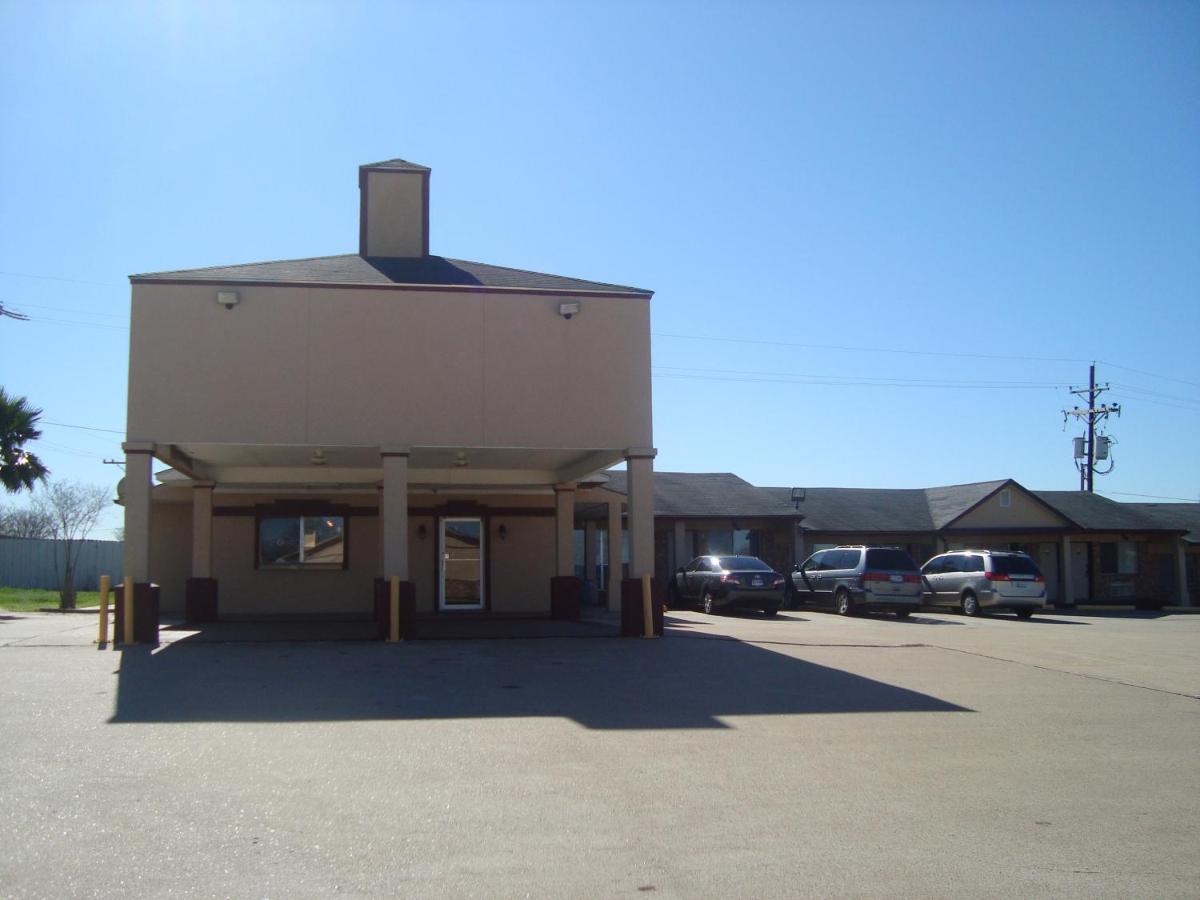 Navasota Inn — photo 1