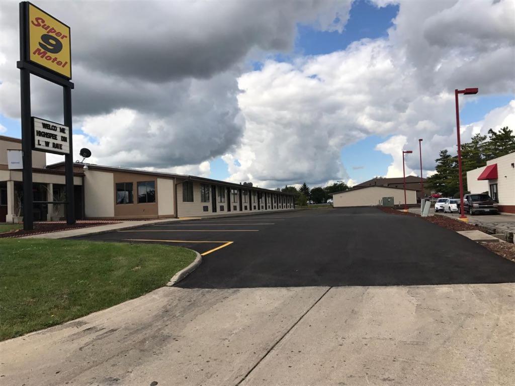 Super 9 Inn — photo 1