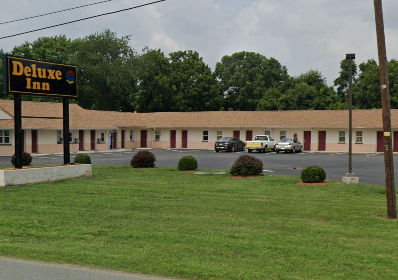 Deluxe Inn Elkton — photo 1