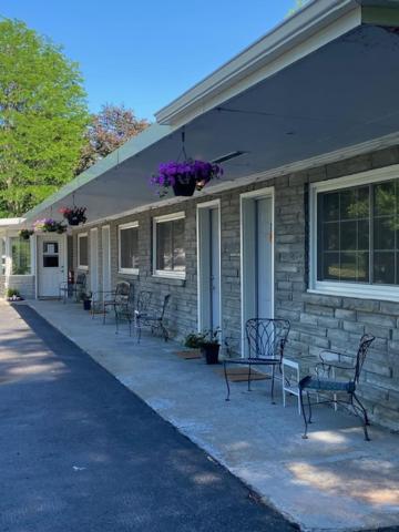 Nightshade Inn & Gardens — photo 1