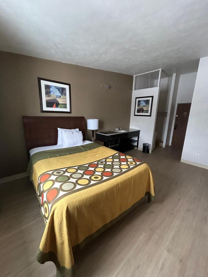 Budget Inn — photo 1