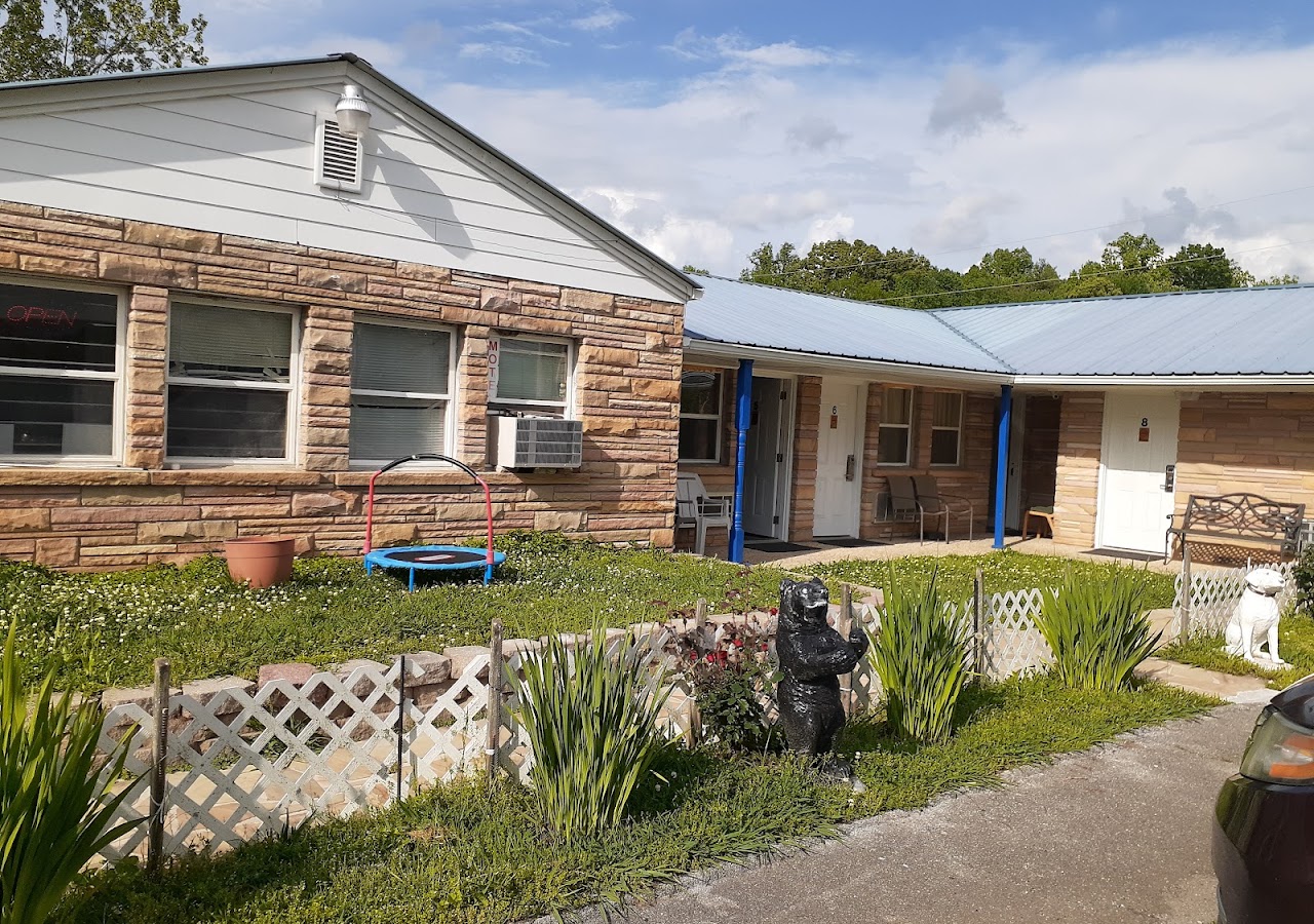 SCENIC RIVER INN MOTEL — photo 1