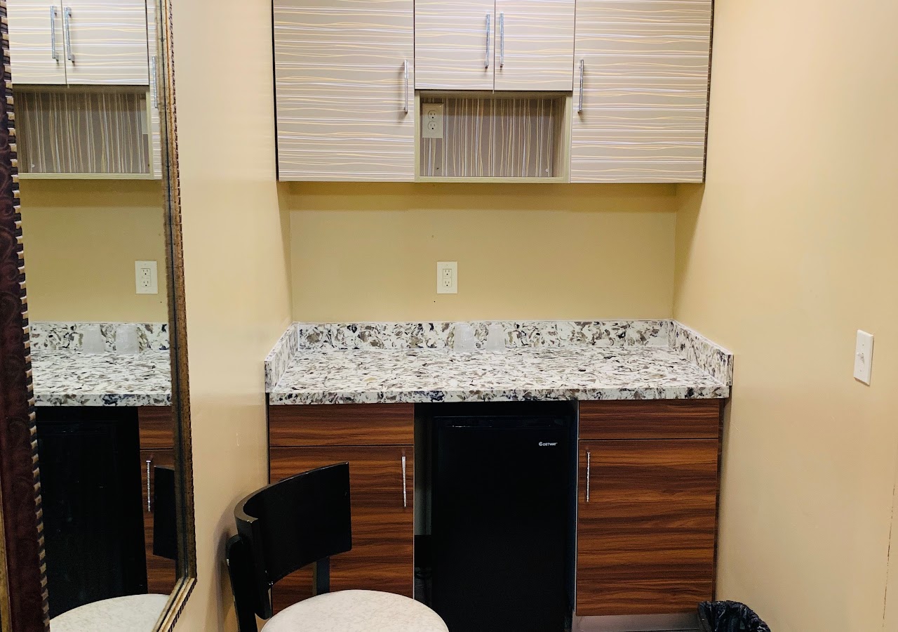Motor City Inn & Suites — photo 2