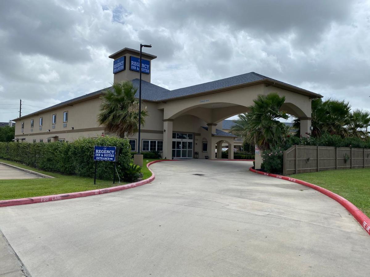 Regency Inn West Oaks — photo 1