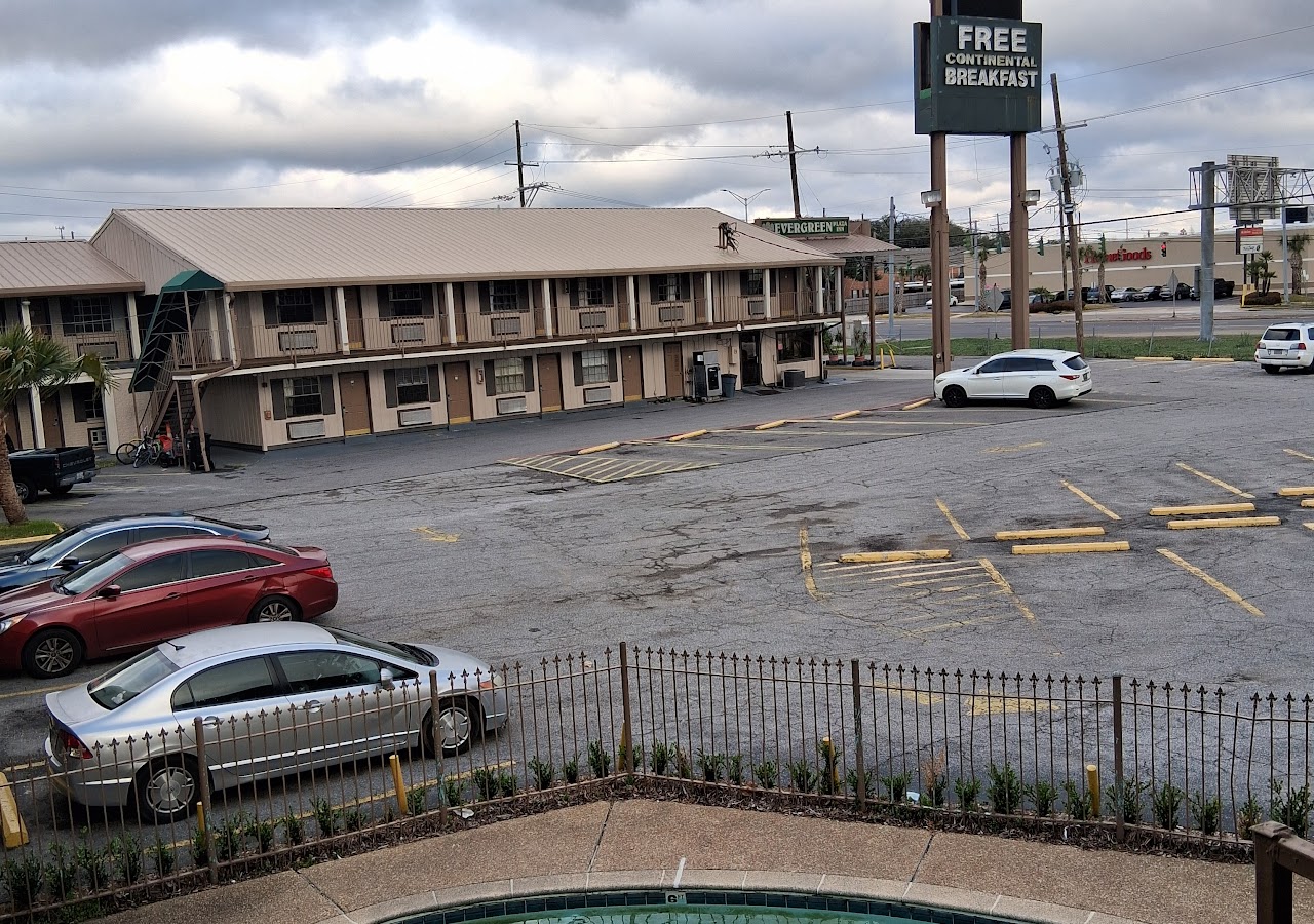 Evergreen Plaza Inn — photo 3