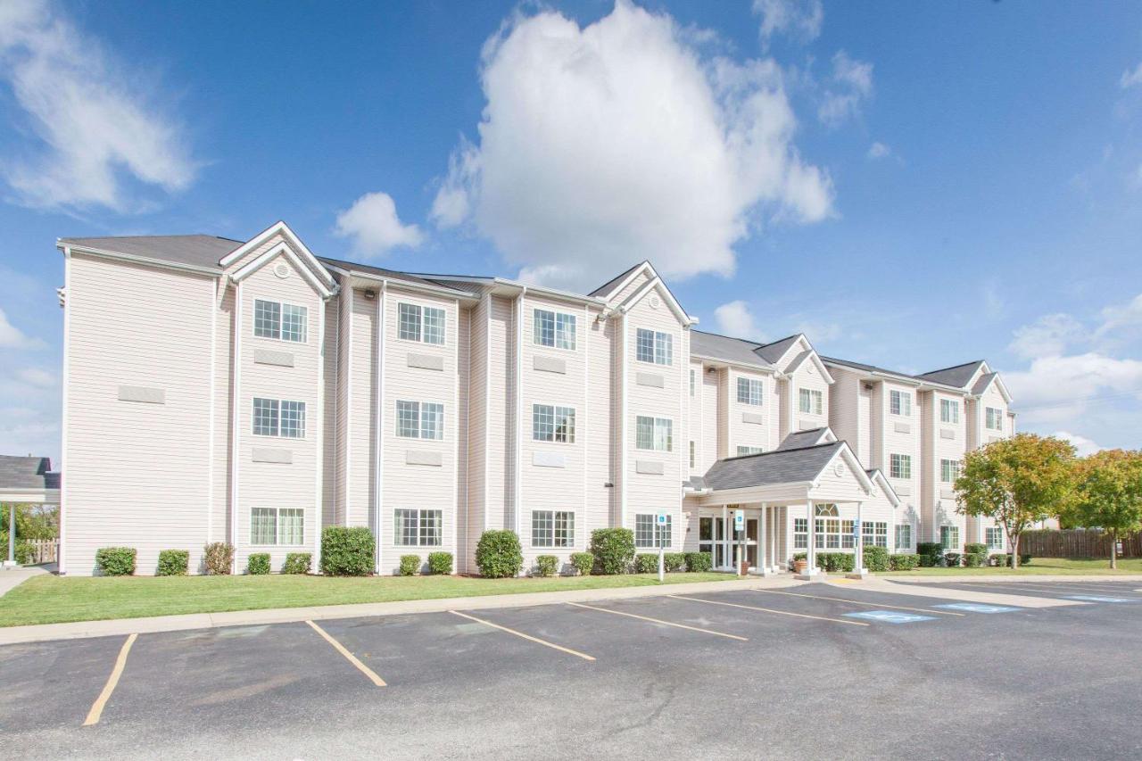 Microtel Inn by Wyndham Rogers — photo 1