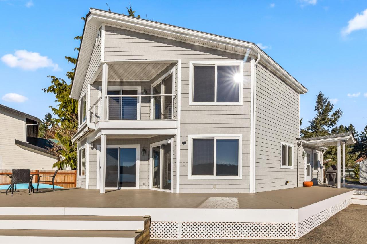 Gladwin Beach House — photo 1