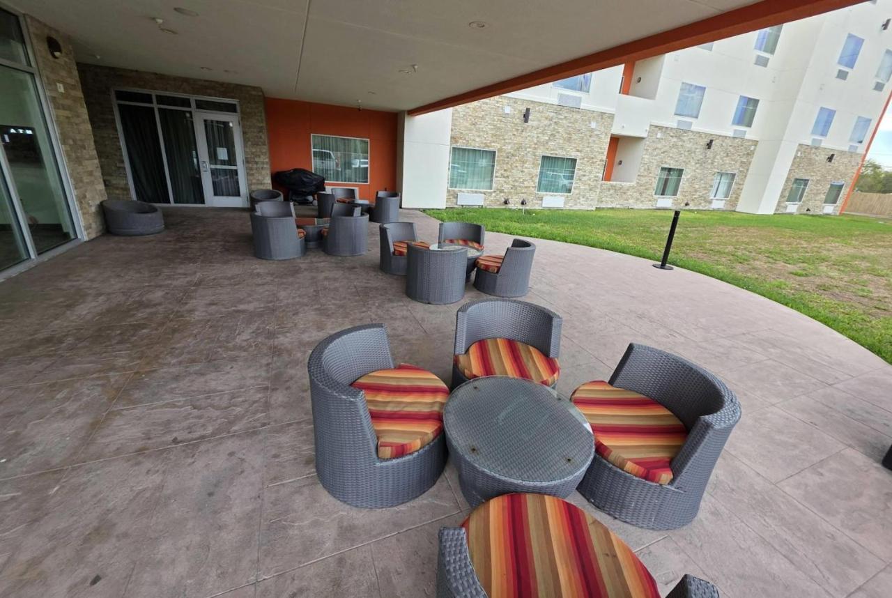 McKinzie Hotel & Suites — photo 1