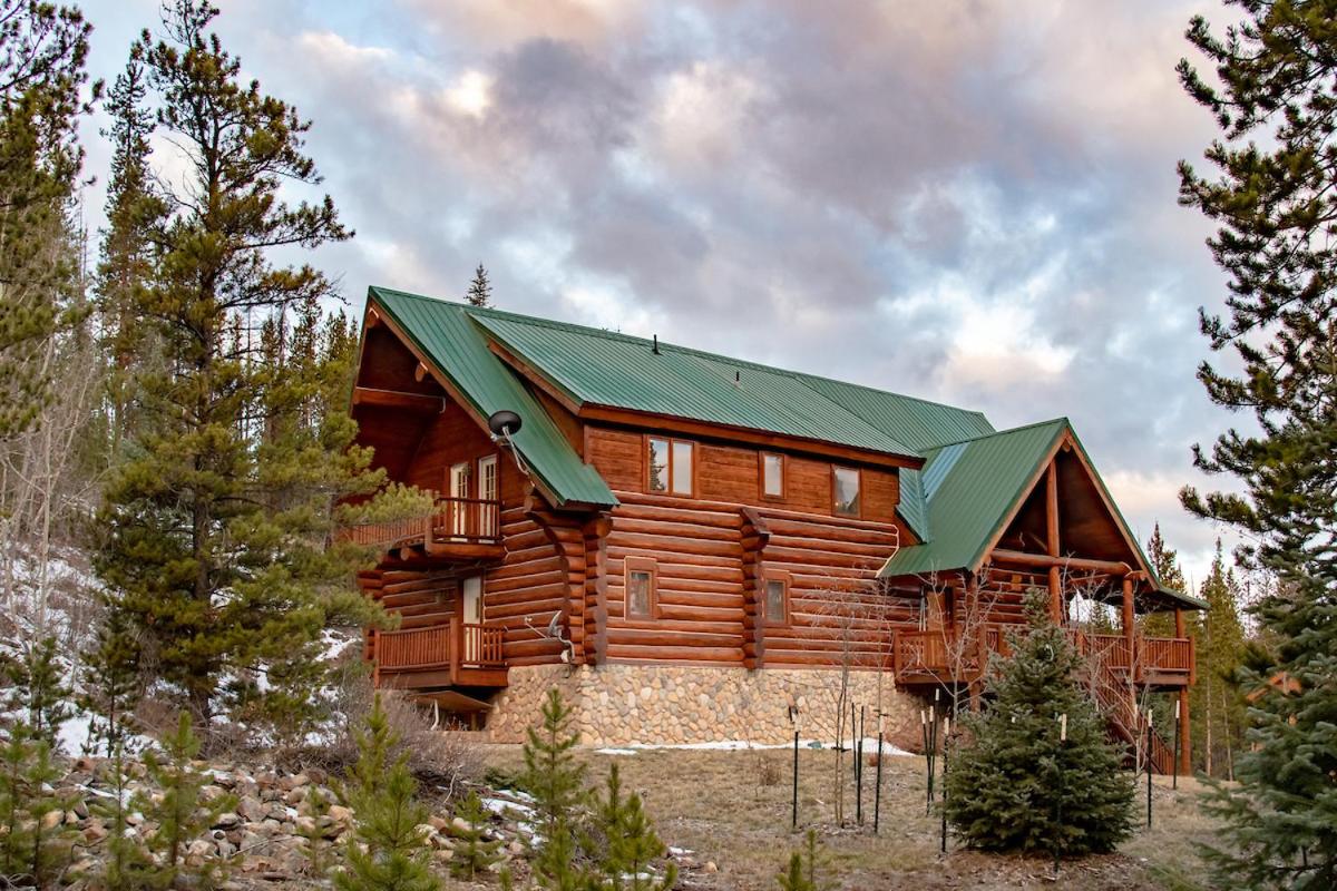 Elk Meadow Lodge: Luxury Log Home — photo 1