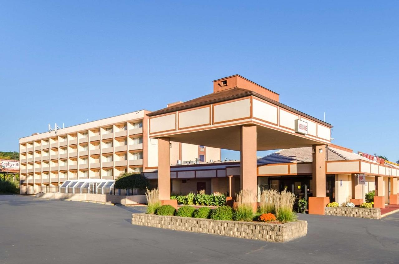 Express Inn — photo 1