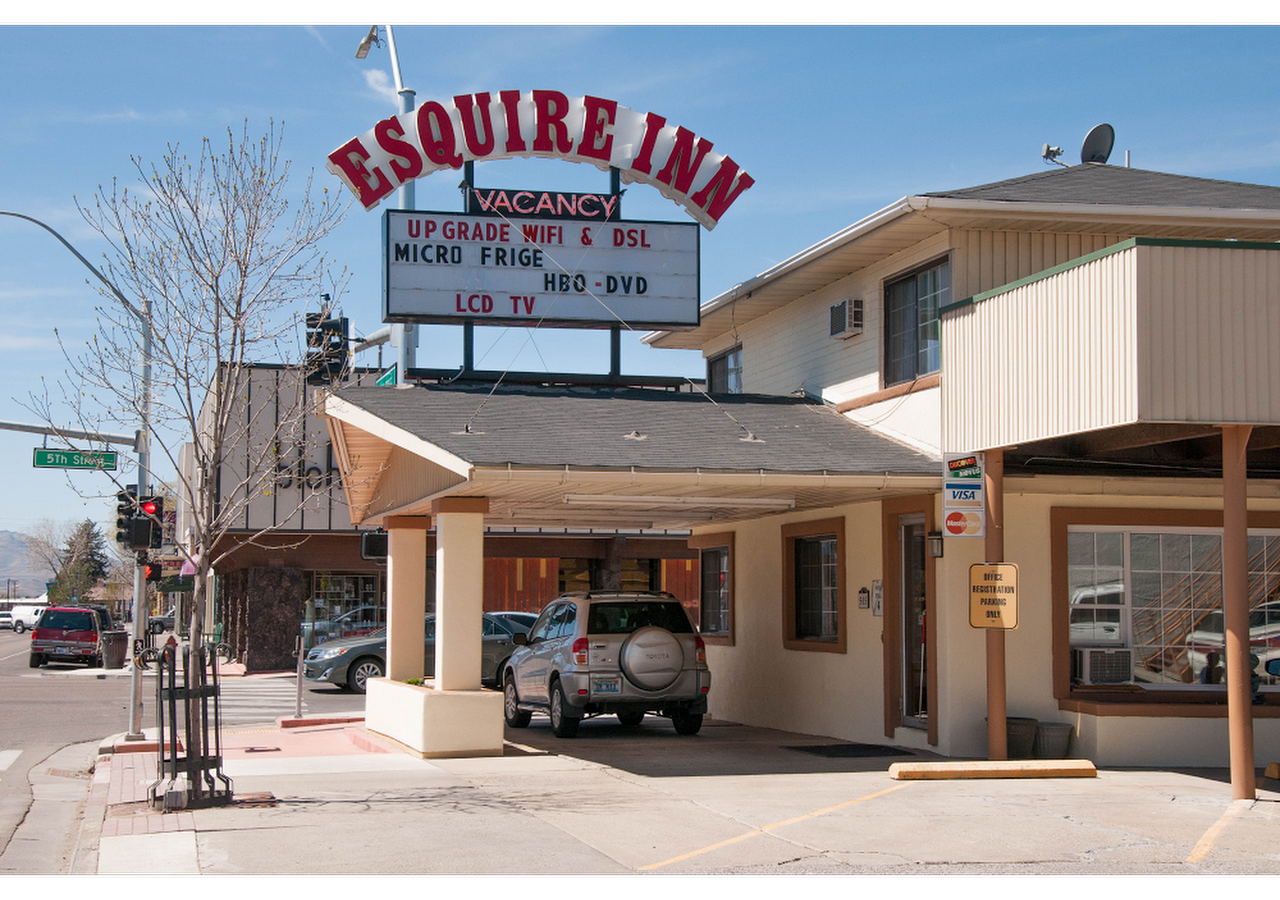 Esquire Inn — photo 3
