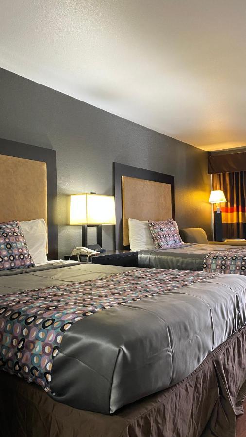 Island Inn & Suites — photo 1