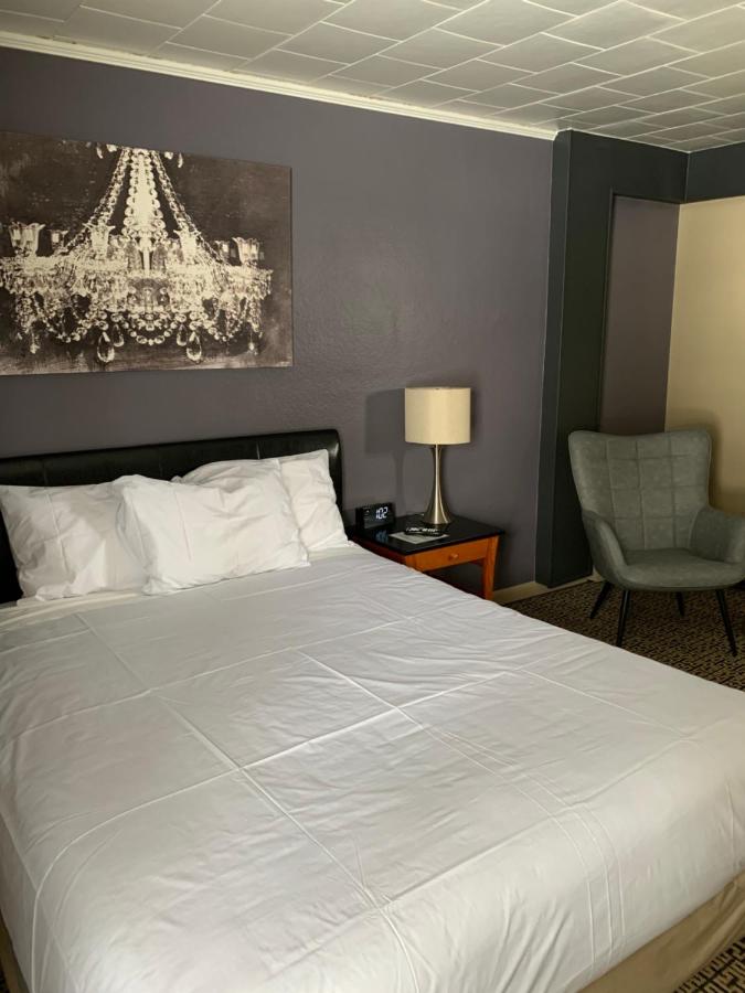 The Triangle Motel — photo 1