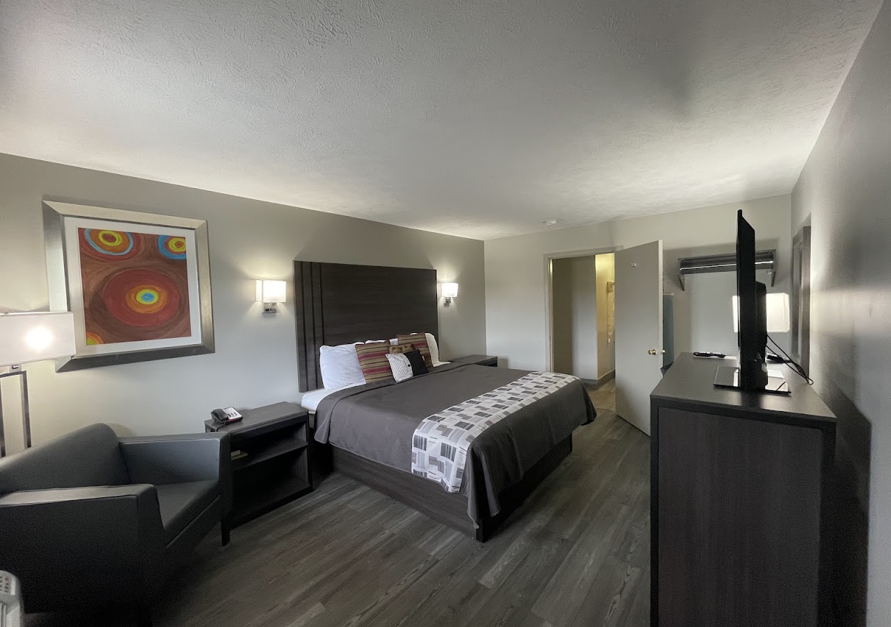 Embassy Inn — photo 2