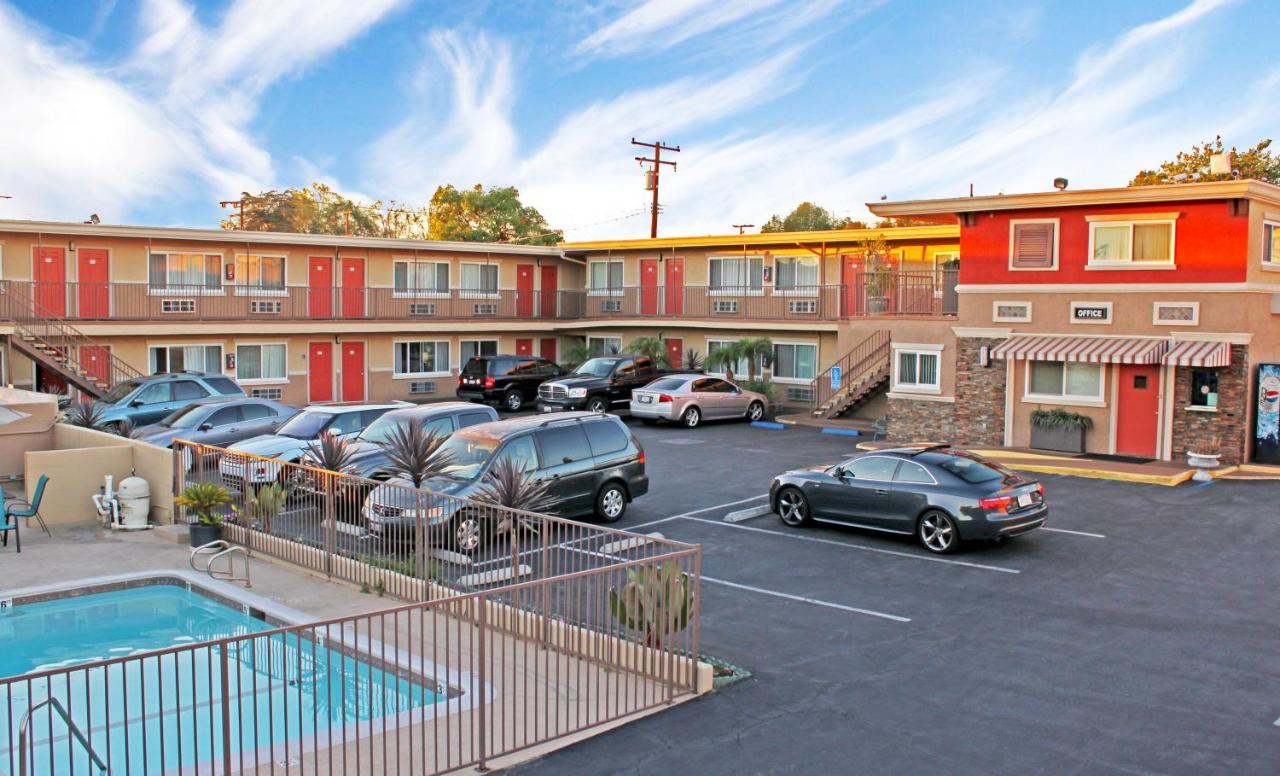 Friendly Hills Inn — photo 1