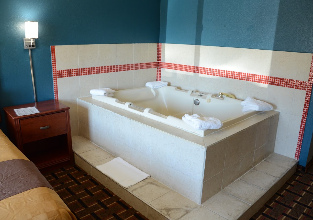 Faribault Hometown Inn & Suites — photo 1