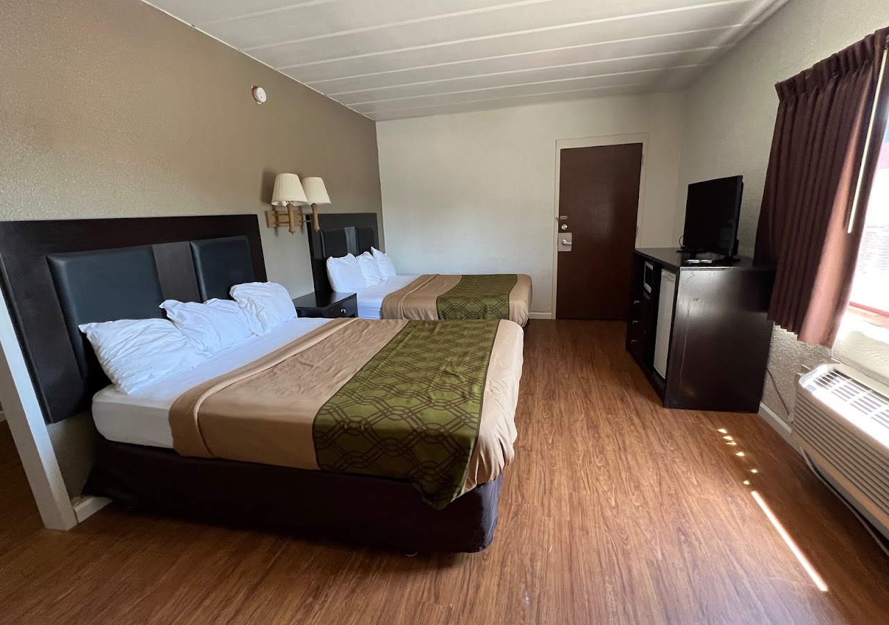 Posh Inn & Suites — photo 1
