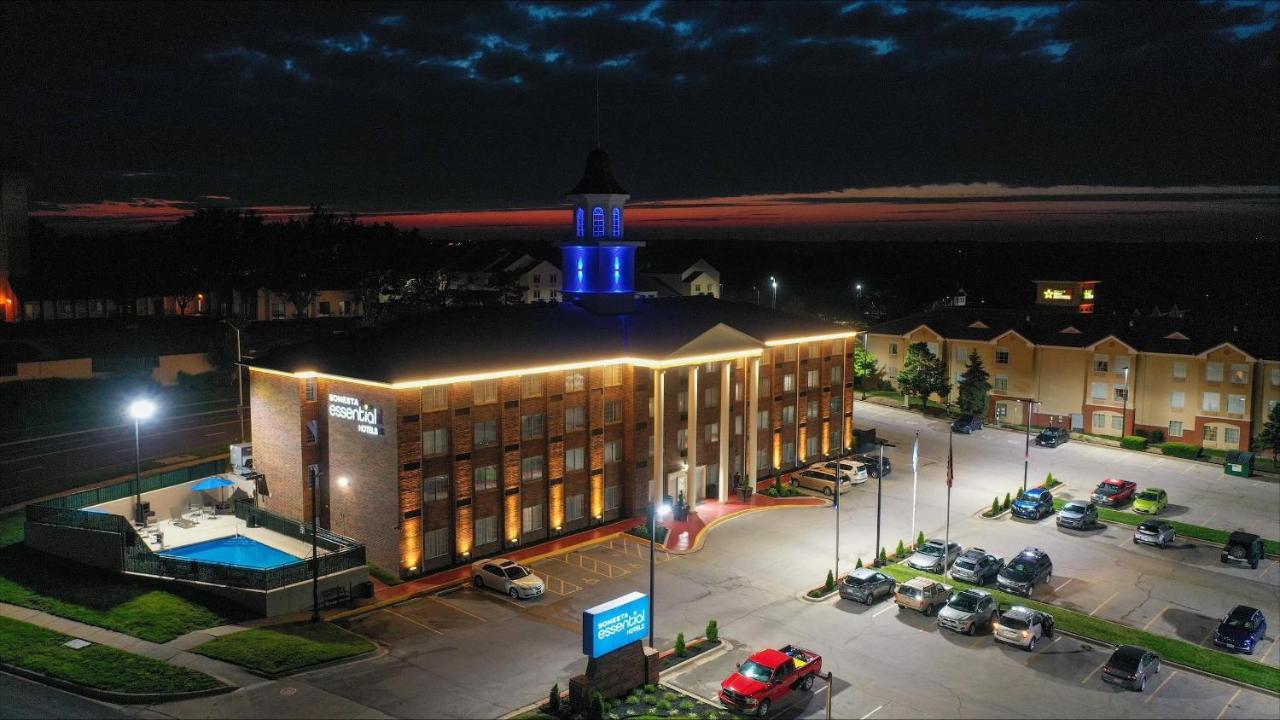 Sonesta Essential Hotels Overland Park — photo 1