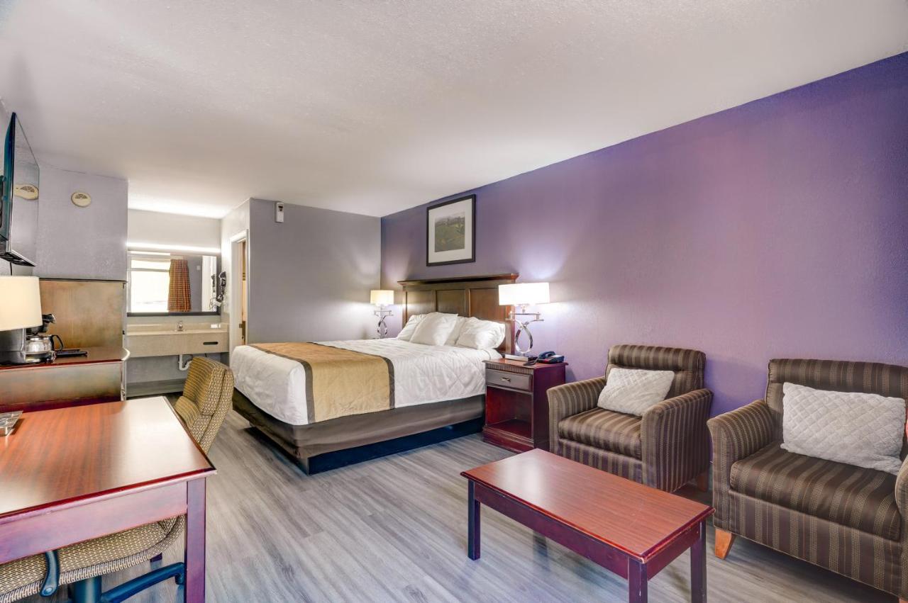 Budget Inn — photo 1