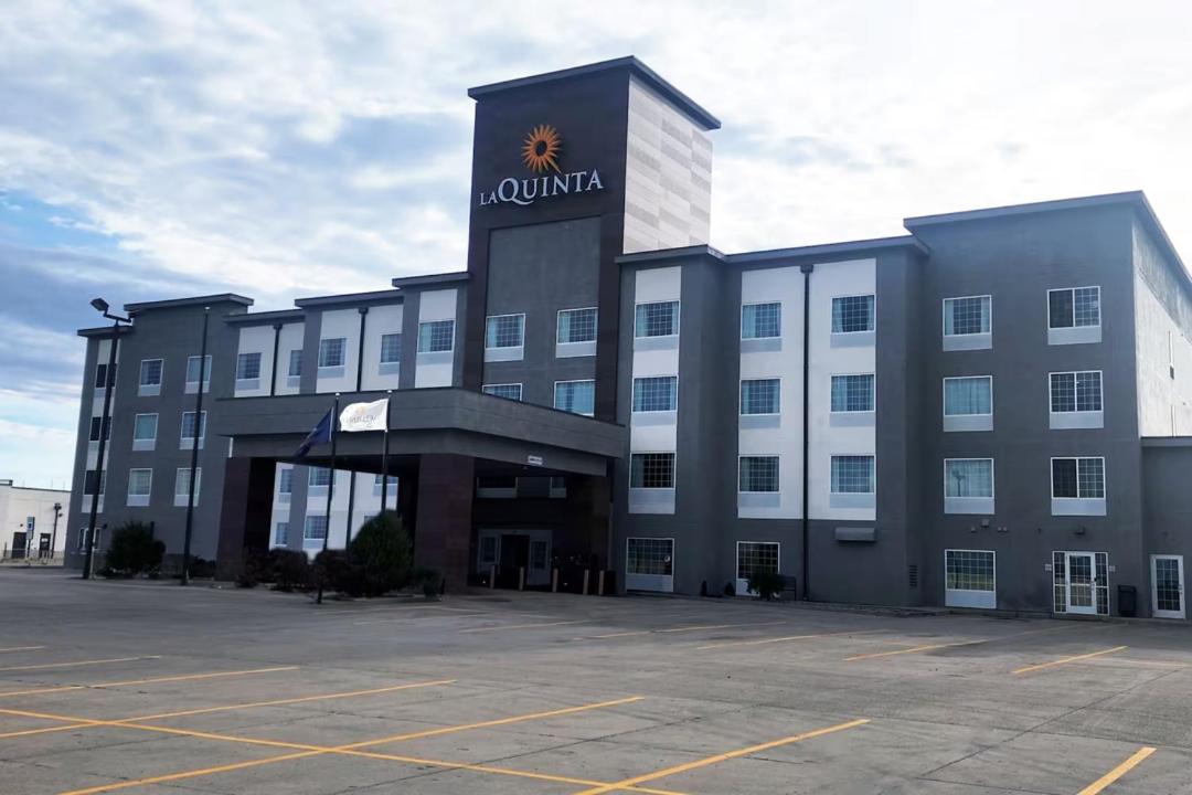 La Quinta Inn & Suites by Wyndham Minot — photo 1