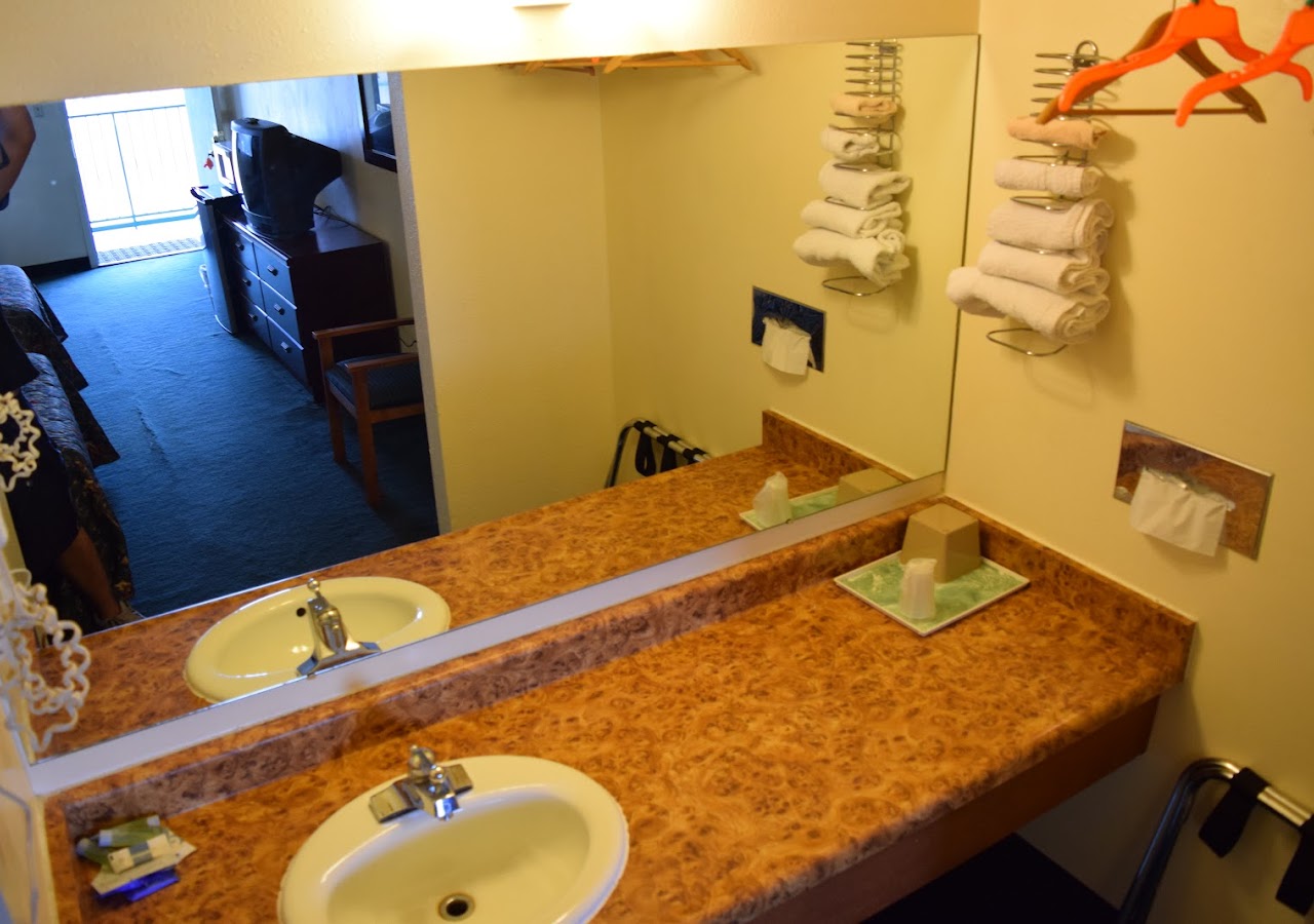 -Travelers Inn & Suites-Craig — photo 3