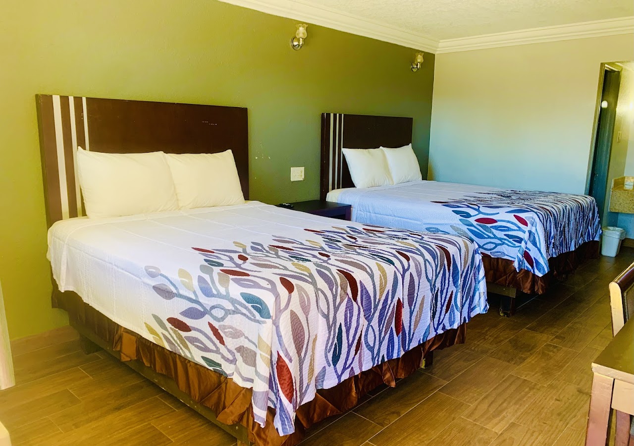 BUDGET INN AND SUITES — photo 2
