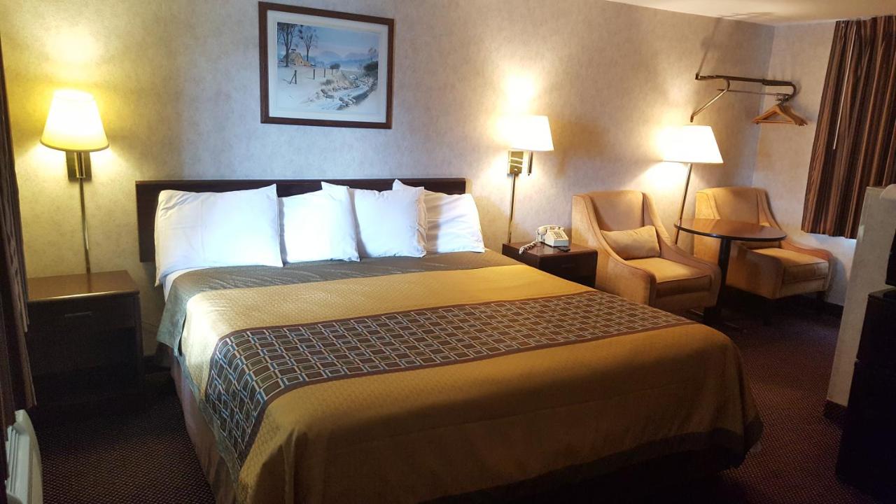 Budget Host Inn Somerset — photo 1