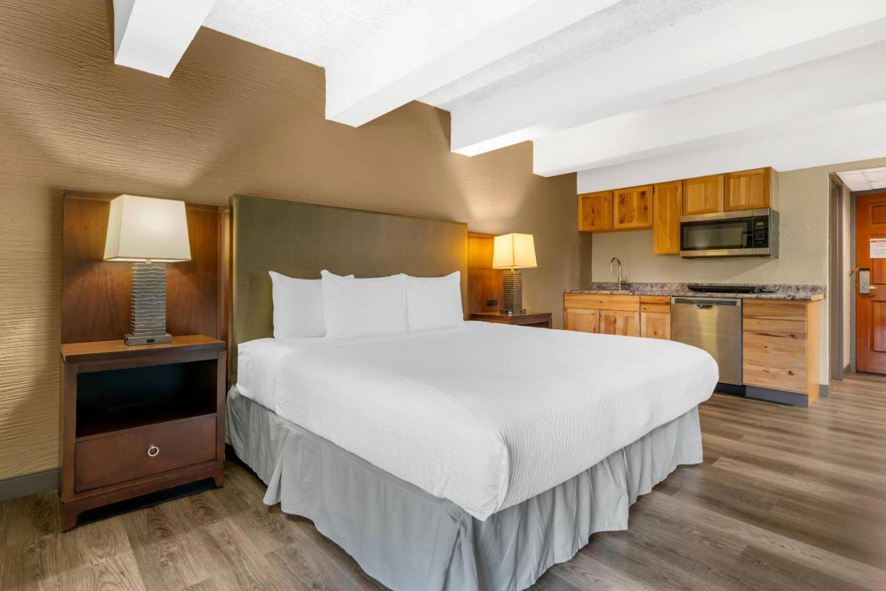 Fairway inn & Suites — photo 1