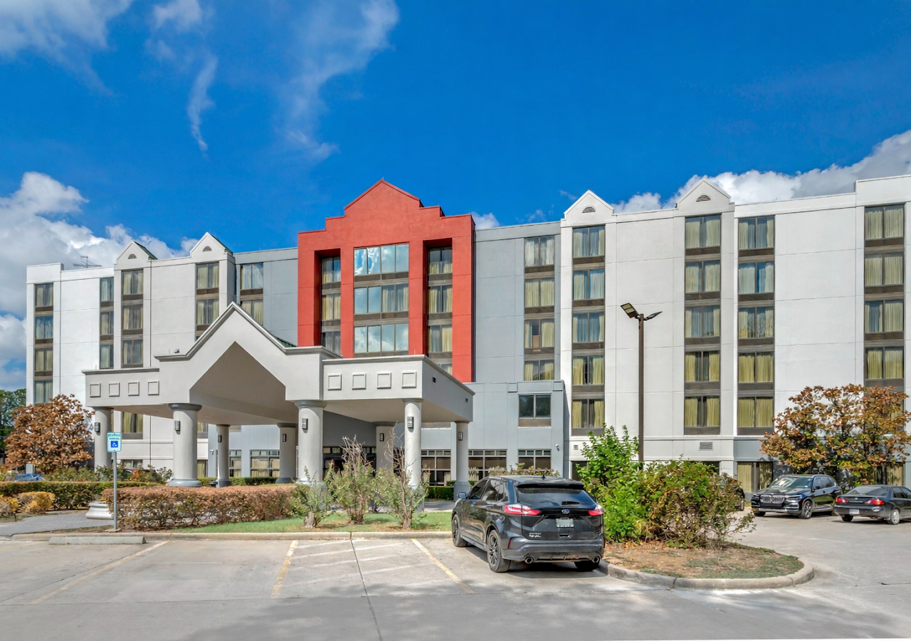 Houston Hotel — photo 1