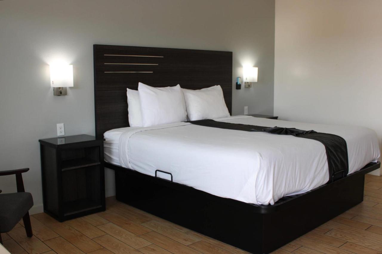 Rodeway Inn Yuma Downtown — photo 1