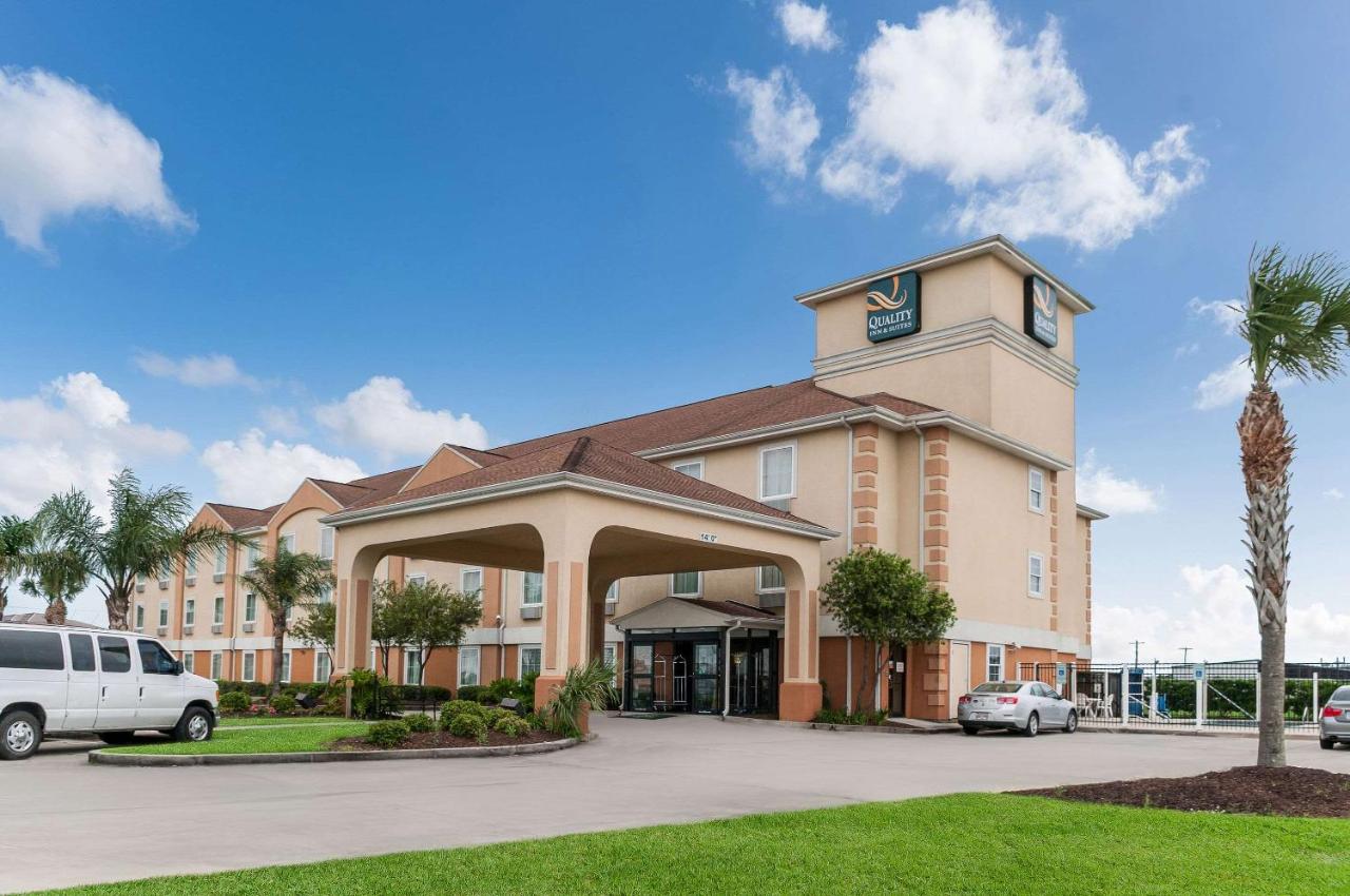 Saffron Inn & Suites — photo 1