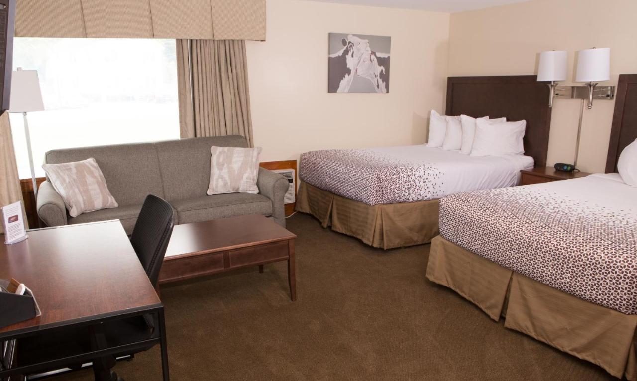 KNOTTY PINE MOTEL — photo 1