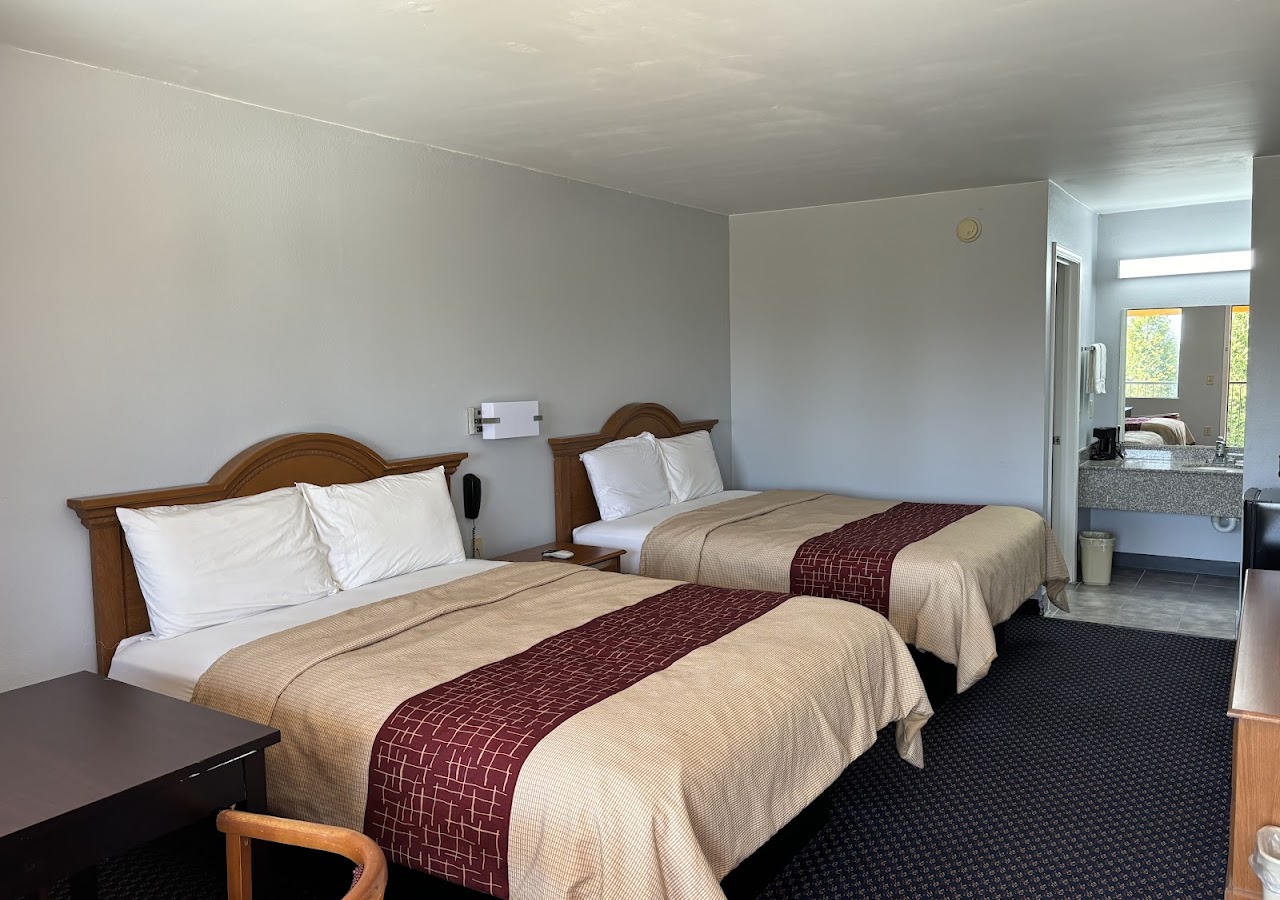 Clairmont inn — photo 1