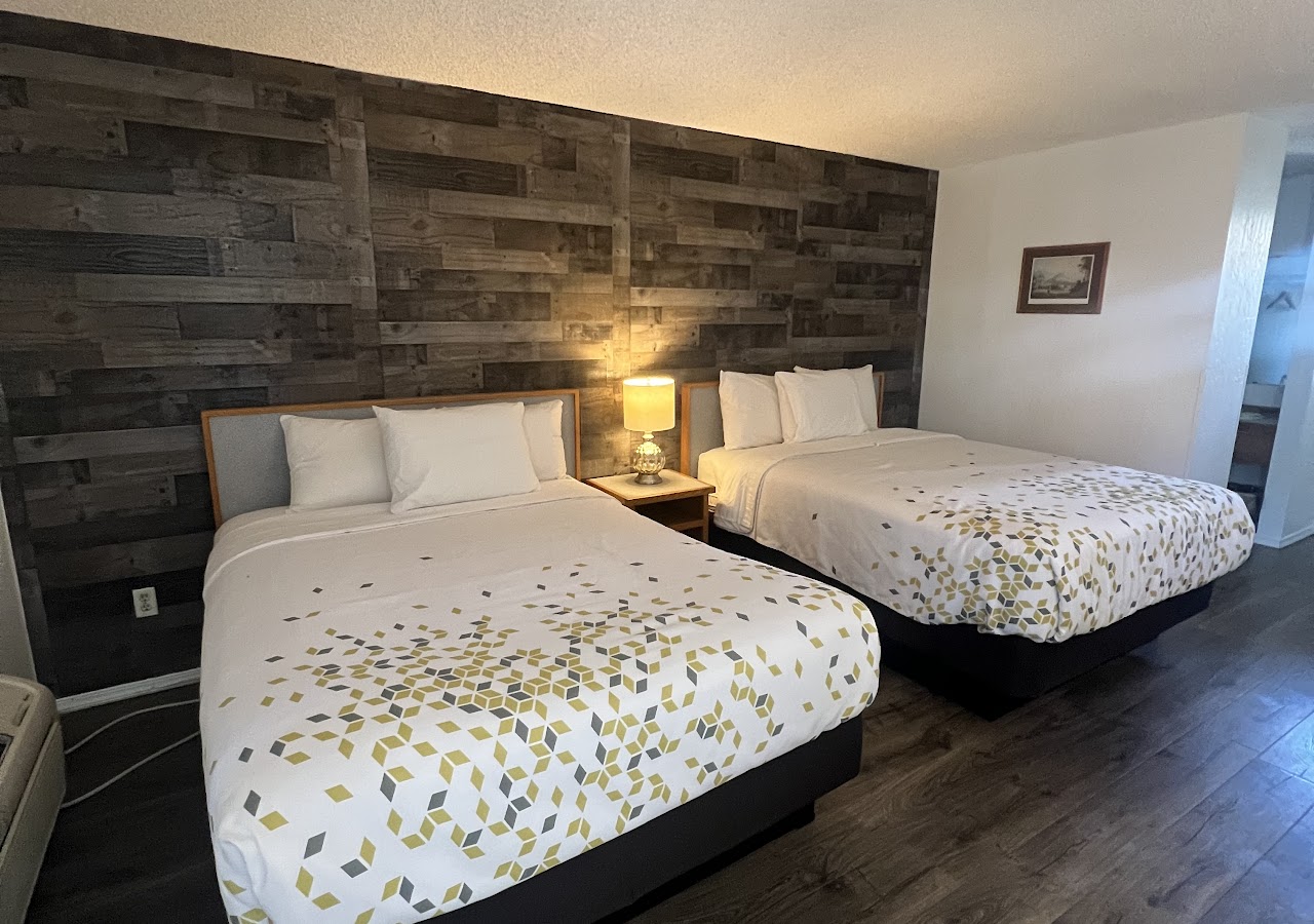 Cedarwood Inn Hotel — photo 2