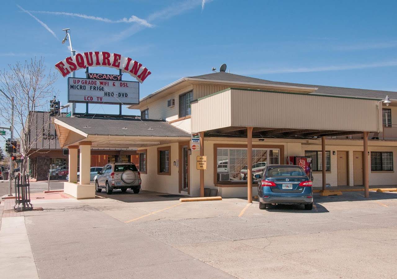 Esquire Inn — photo 1