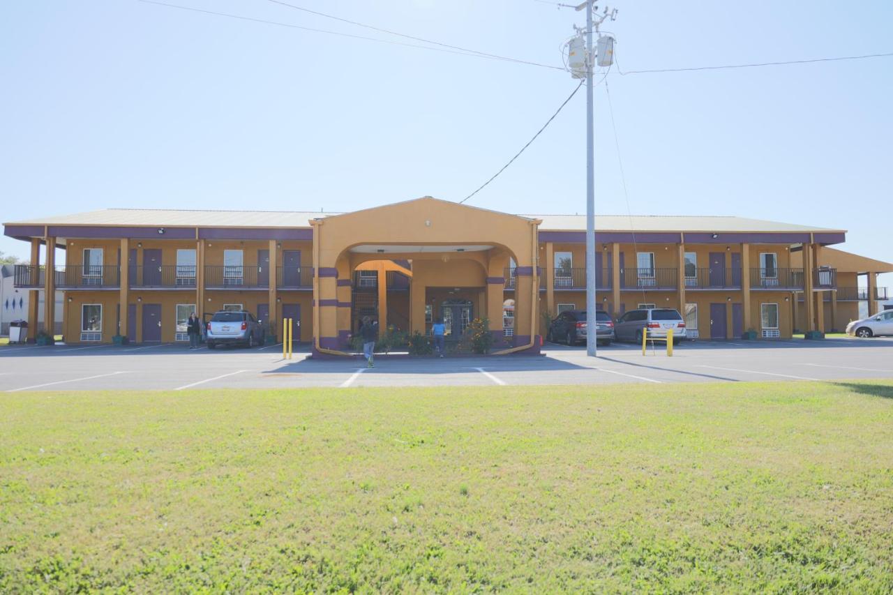 Travelers Inn — photo 1