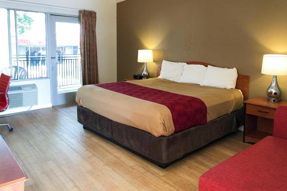 Garden Inn & Suites Oakland Airport — photo 1