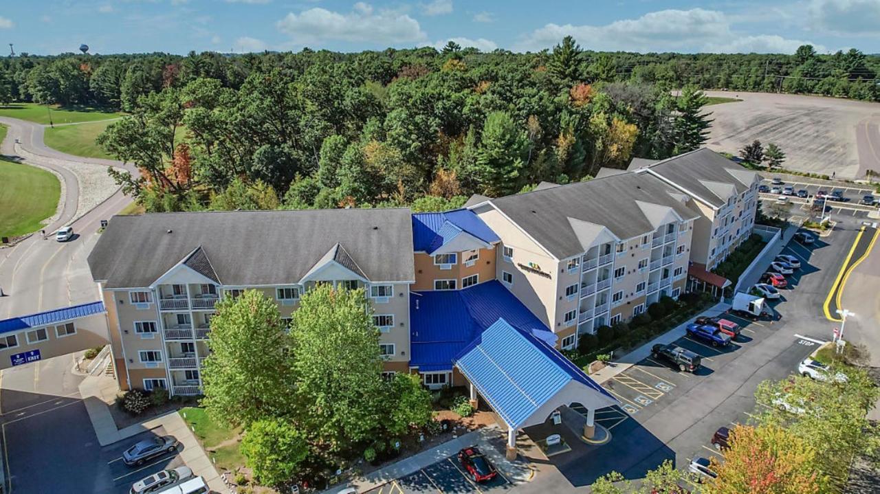Bluegreen Vacations Odyssey Dells Resort — photo 1