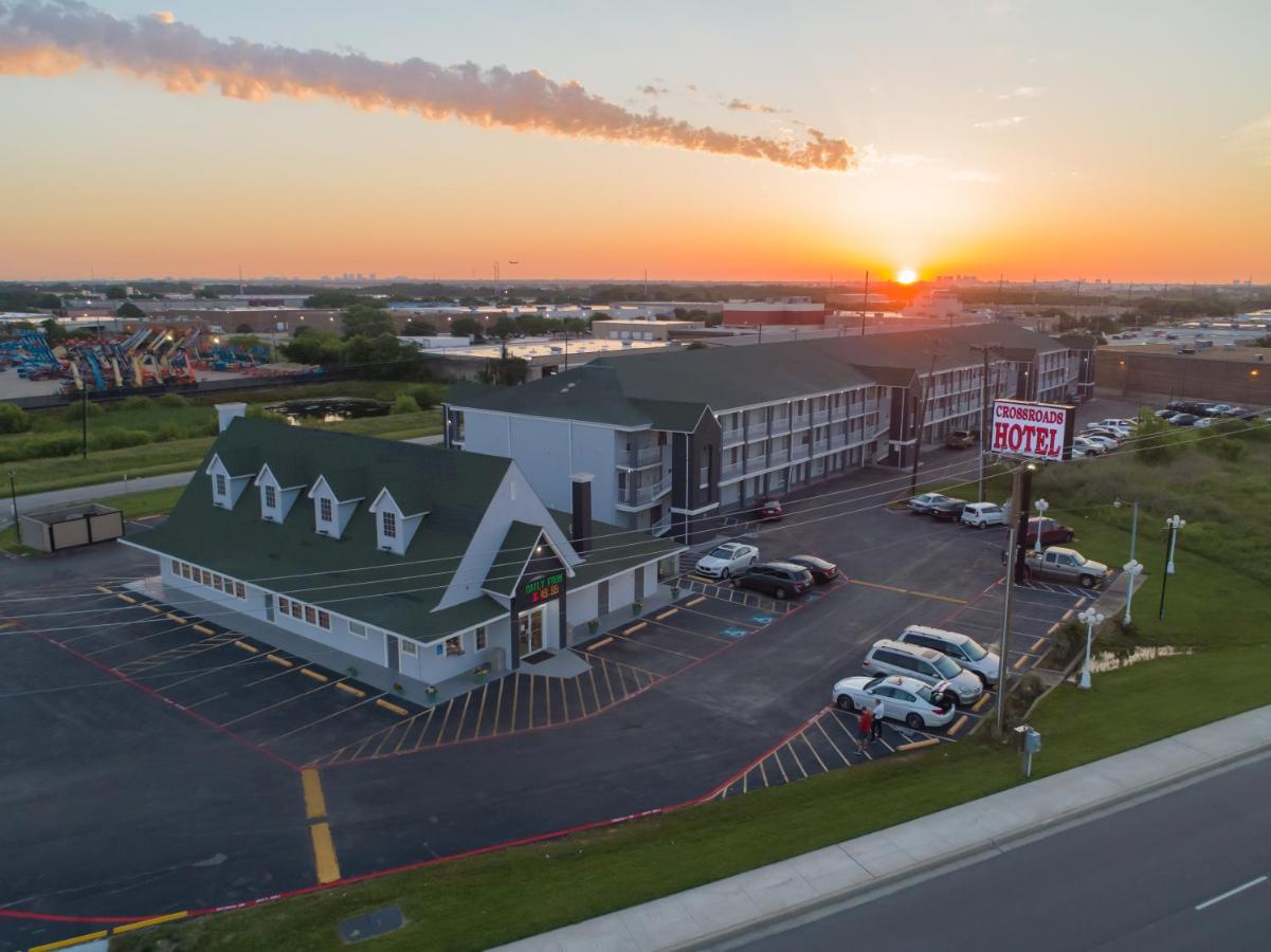 The Crossroads Hotel and Suites Irving — photo 1