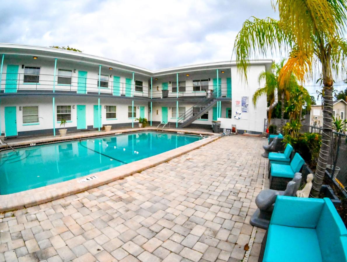 Uptown Inn & Suites — photo 1