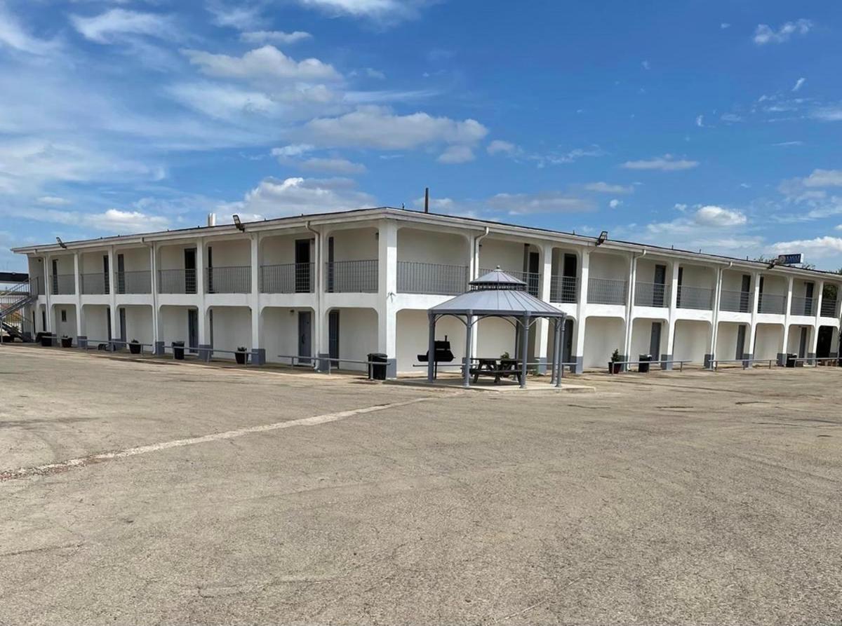 Executive Inn — photo 1