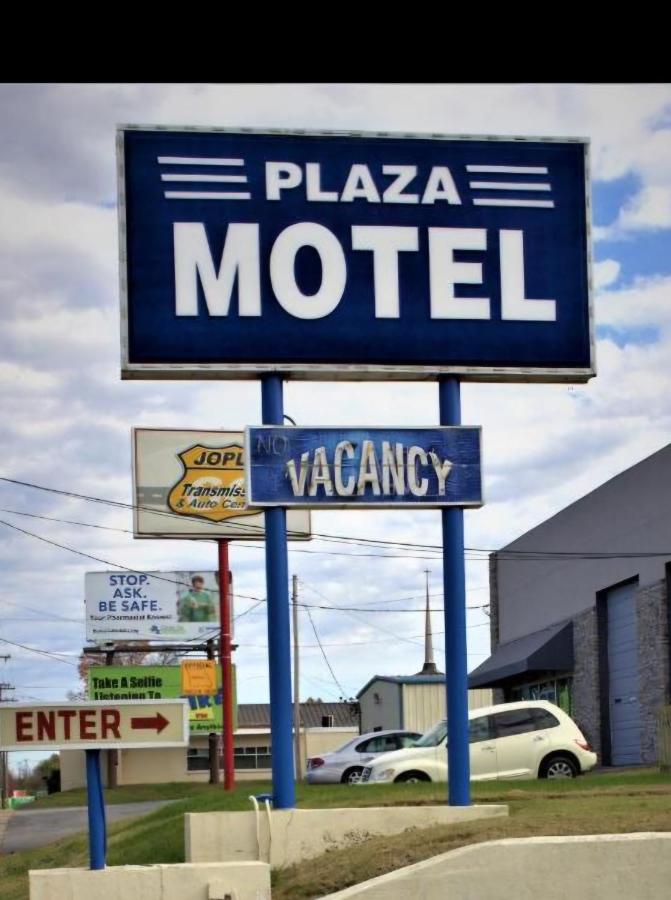 Plaza Motel — photo 1