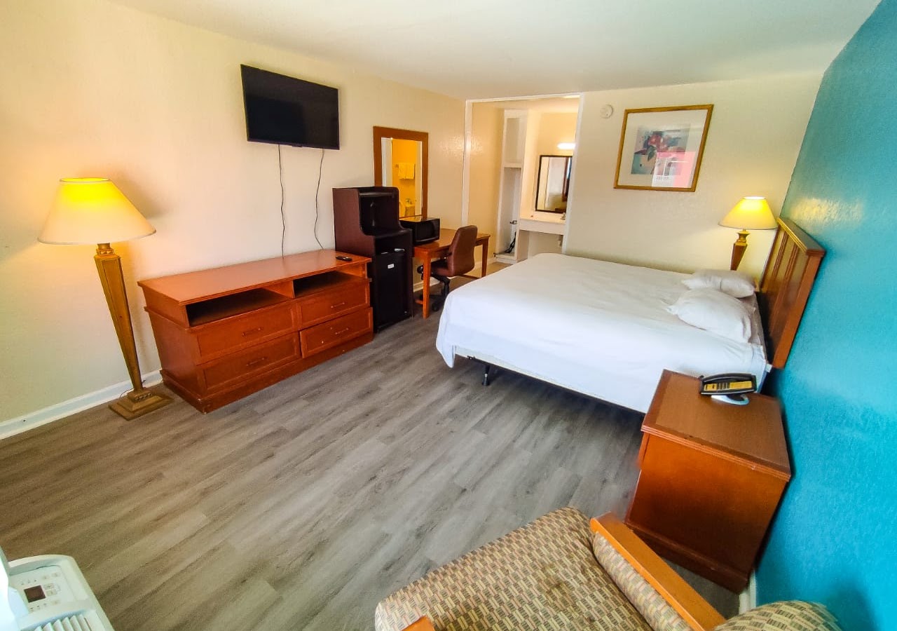 Clover Inn & Suites — photo 2